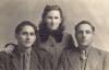 Фаня Басс (Розенфельд) с двоюродными братьями. 1945 год