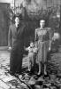 Leo und Jaffa Knesbach (später Ben-Yehoshua) und ihr Sohn Herzl, Jerusalem, 1942