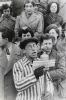 שורד השואה ראובן ימניק מקריא את מגילת אסתר במחנה העקורים לנדסברג, גרמניה, בפורים 1946