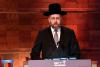 Le grand rabbin d'Israël David Lau récitant des psaumes