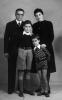 La familia Angel. Salónica, antes de la guerra Ida, Isaac y sus hijos Eric (der.) y Raymond 