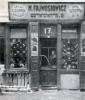 חנות של סוחר יהודי בווילנה, &quot;חנות מגבעות וכובעים – מ. פייוואסיאוויטש&quot;, לפני המלחמה