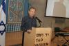Avraham Harshalom speaks during the tribute ceremony at the Synagogue of Yad Vashem