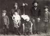 Mordechai and Cipora Moskovits and several of their children before the war. From right: Chaim, Leah, Rachel and Shaul