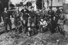 וילנה, יולי 1944 – פרטיזנים יהודים חברי פ.פ.או, הארגון הפרטיזני המאוחד, שנמלטו מהגטו ליערות רודניקי, בשובם לווילנה לאחר השחרור