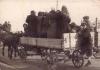 יהודים על עגלה במהלך גירושם מדומברובה גורניצ'ה בתקופת השואה.