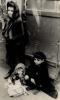 三名幼童，波兰华沙，1940至1943年