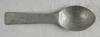 Cuchara afilada como cuchillo, utilizada por Arieh Mühlrad en el campo de concentración de Gusen. En el mango de la cuchara están inscritas las iniciales de su nombre: L M (Leon Mühlrad)