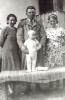אברהם איווניר, הוריו פישל-אפרים ולוטי (משמאל) ודודתו פפי, 1937. 