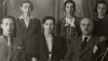 León Tenenbaum, primero a la izquierda. Todos los miembros de su familia, fueron asesinados por los nazis, salvo él
