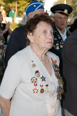 וטרנית בעצרת הממלכתית לציון יום הניצחון על גרמניה הנאצית