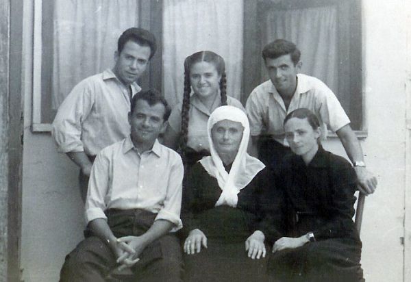 Veseli i Fatima Veseli oraz ich dzieci