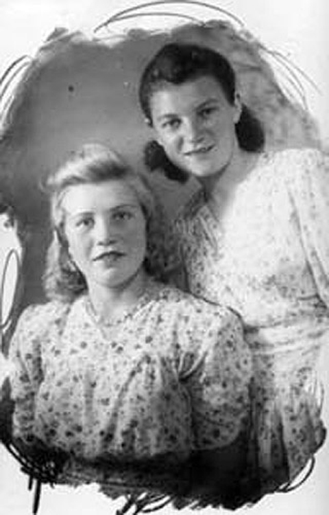Вера и ее русская подруга Мария Сенцова, 1950 год