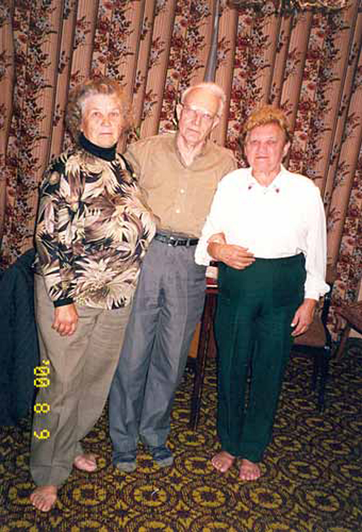 Вера Гильман (слева), и Мария Сенцова (справа), 2000 год