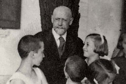 Janusz Korczak árvaházának néhány gyerekével