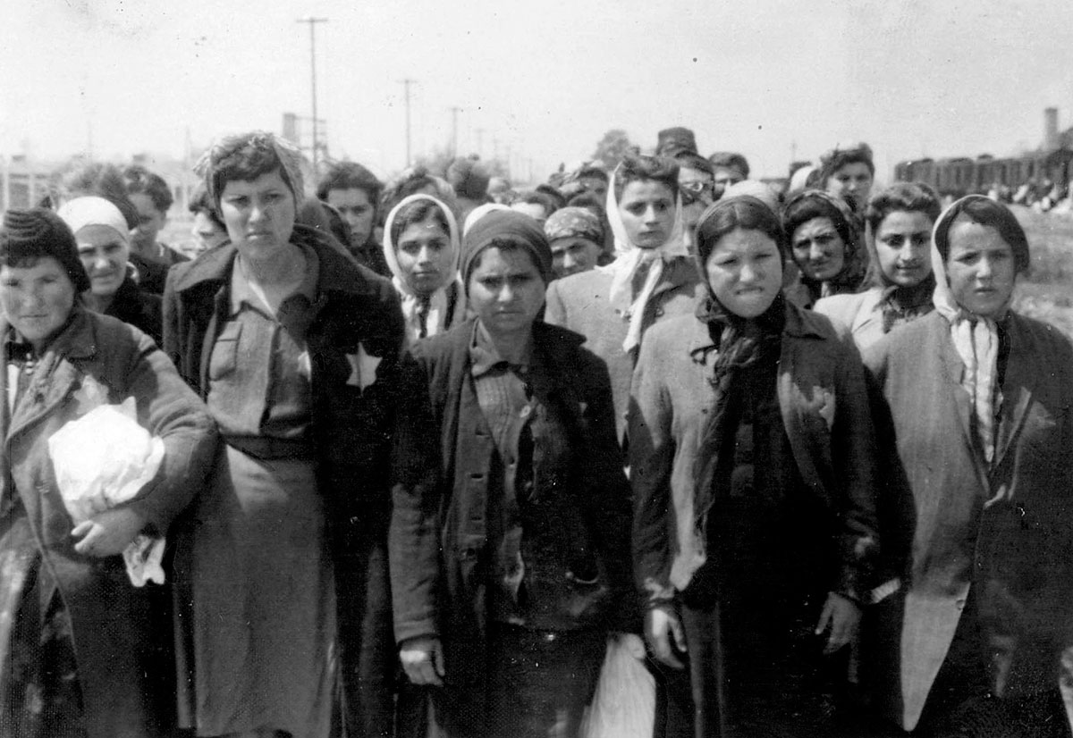 Jüdischen Frauen, die für die Zwangsarbeit selektiert wurden