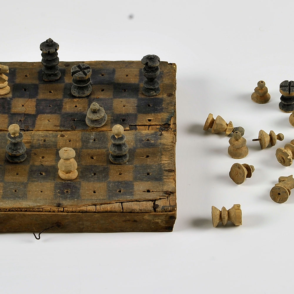 A Chess Set from Transnistria – From Parting Gift to Reunion 