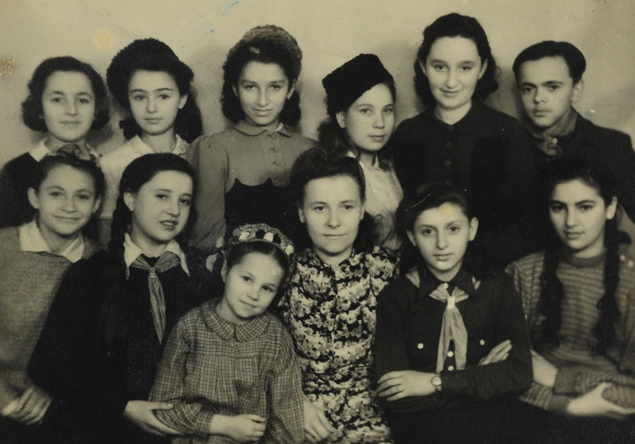 Shulamit Freiburg (at the top, second from right), Czernowitz, 1945