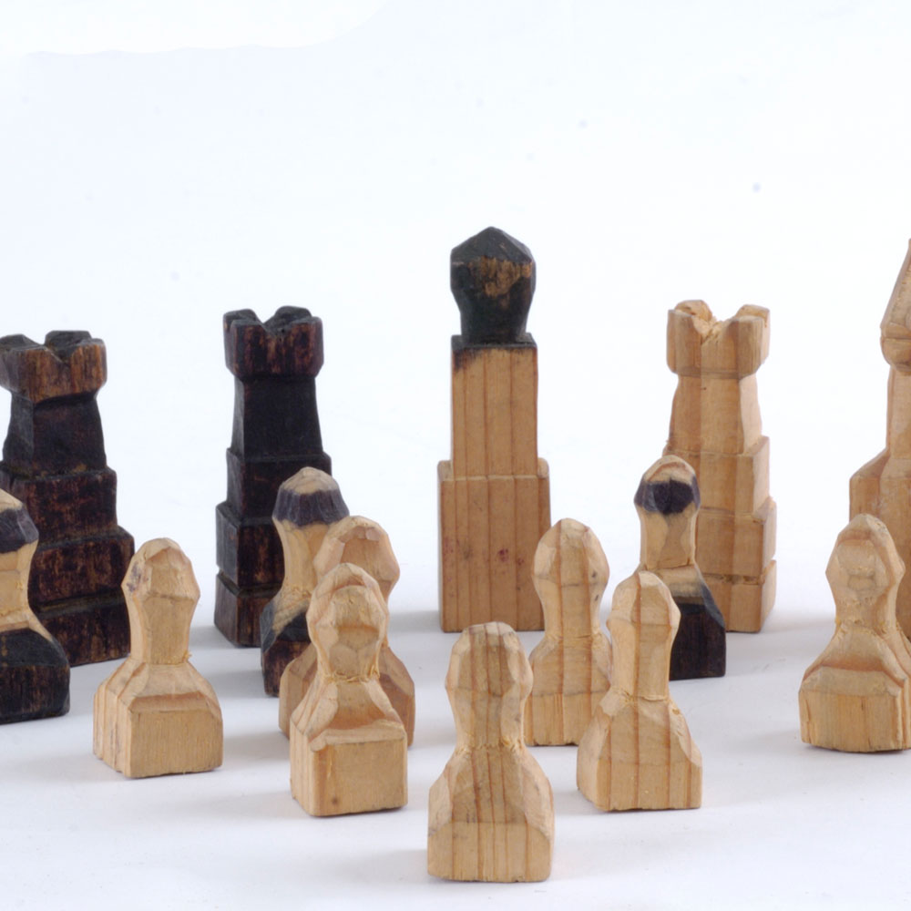 כלי שחמט שגילף זיגמונד שטרן עבור בנו בהיותם במסתור