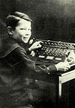 The child Curt Herzstark with a calculator, 1910