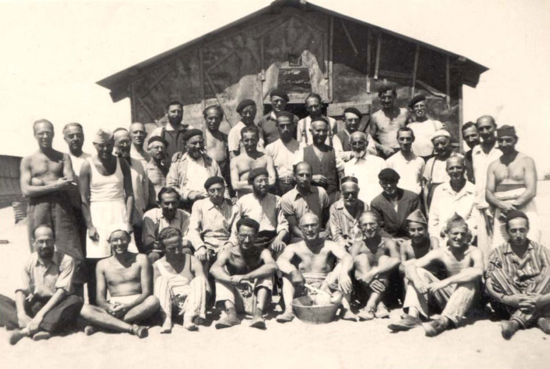 Groupe d'hommes, camp de Saint-Cyprien, France