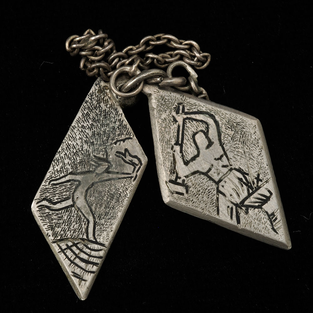 Two pendants that Ben Zion Averbuch crafted in the Vapniarca camp for his girlfriend Rosa David. The pendants are engraved with her initials and her birthday