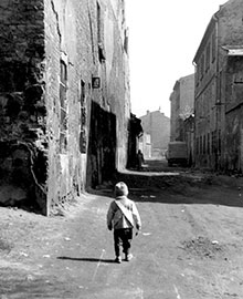 ילד ברחוב בגטו קרקוב, פולין