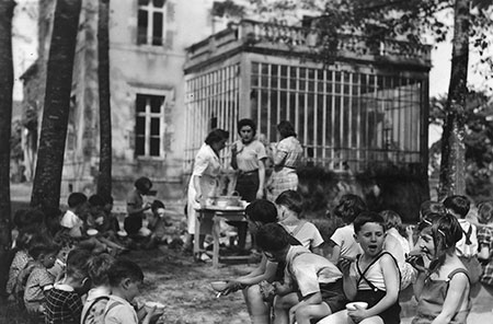 Herbert Odenheimer (Ehud Loeb) (front, with the crossed-over shoulder straps) at the children's home in Chabannes, 1941