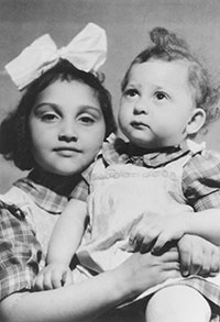 אווה פרומר-פרקש מברטיסלבה, סלובקיה, איבדה את משפחתה ב-1943 ואומצה על ידי ארנסט ונלי גייר