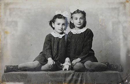 "Dear Daddy – we are well – goodbye". Sisters Suzan-Zsuzsa and Lili wrote these words in the last postcard that they sent to their father, Hugó Klein