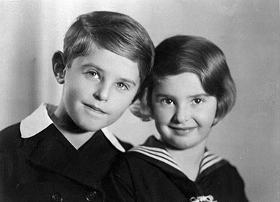 פטר גינז ואחותו לפני המלחמה