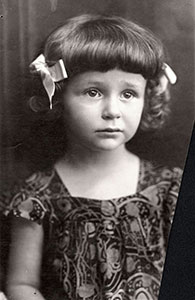 Valentina, daughter of Arkadi and Liudmila Zbar, was born in 1935 in Kharkov, Ukraine