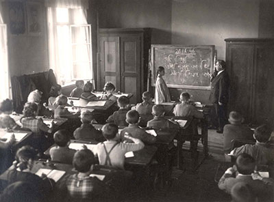 שיעור עברית בבית ספר יהודי בוורוצלב (ברסלב), פולין, 20.9.1946