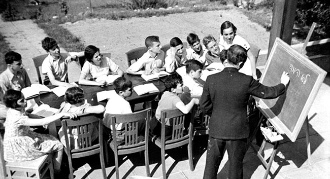 Outdoor Hebrew lesson at the Landschulheim Caputh Bei Potsdam school, Germany, 1934