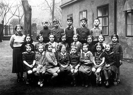 תלמידי כיתה ב' בבית הספר היהודי בפראג, צ'כוסלובקיה, 1937