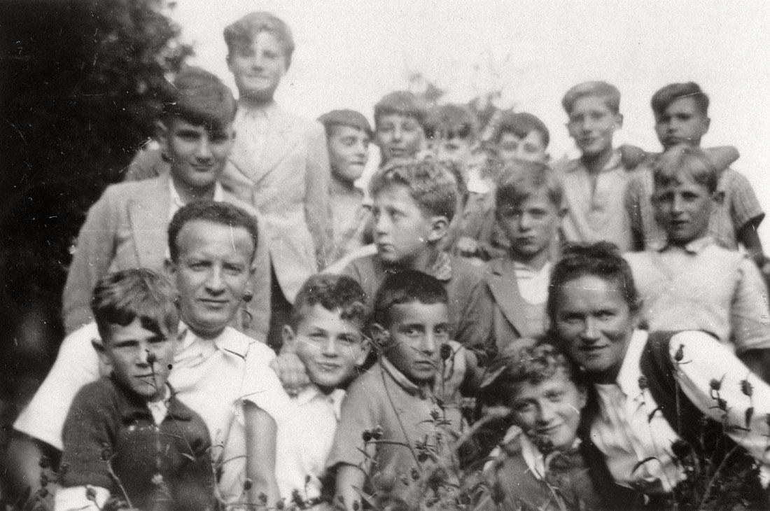 OSE teacher Gitta Zylberstein and her husband Charles (Apek), who both worked at  the Chabannes children's home, with a group of children outside the home, August 3, 1941