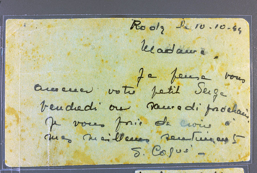 שתי גלויות ששלחה סימון קוקה (שטולצה), לימים חסידת אומות העולם, באוקטובר 1944 מהמנזר ברודז לאדלה יסי בטרסון בו היא מודיעה לה שהיא מתכננת להביא את בנה סרג'