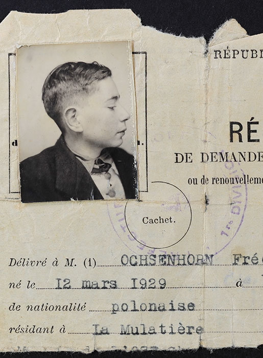 קבלה עבור הגשת בקשה לתעודת זהות שהונפקה ב-1945 בצרפת על שם פרדריק אוקסנהורן, יליד 12/03/1929, וינה; מקום מגוריו - בית ילדים בלה מולאטייר