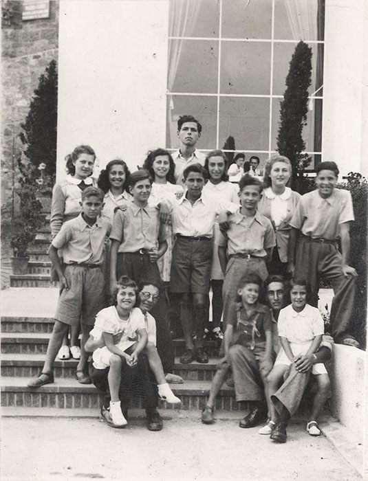 Group photo of children, including the Einhorn sisters, in Barcelona on their way to <em>Eretz Israel<em>, 1944