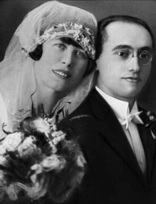 Rachela Friedman and Benjamin Einhorn on their wedding day