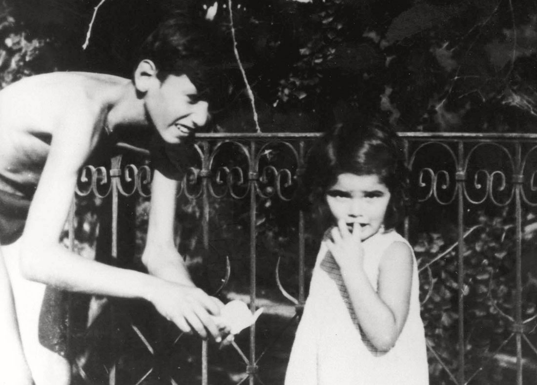 Diane Papowsky and Guy Pallarès at the children's home in Izieu, summer 1943