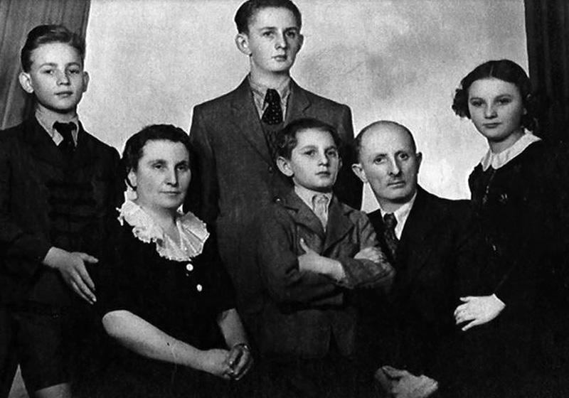 Imre and Gisella Dickmann and their children Klara, Sandor (top center), Ferenc and Shimon (bottom center).  Budapest, prewar