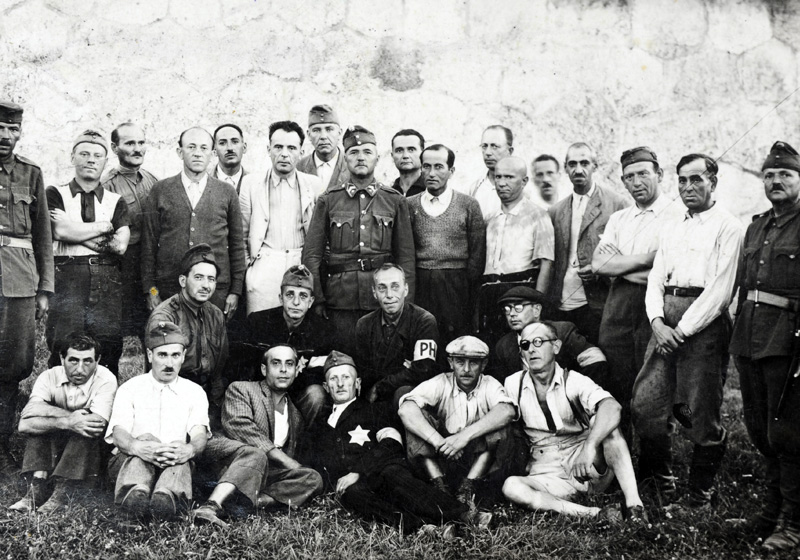 עובדי כפייה של פלוגה 101 של הצבא ההונגרי, כיתה 342. 30 באוגוסט 1944, קומארום (Komárom), הונגריה