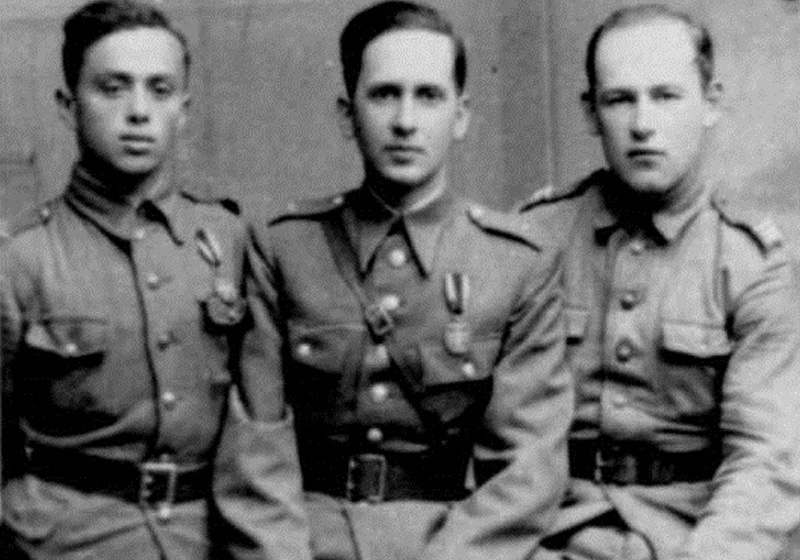 Yeshayahu Drucker (from right) in Polish Army uniform with fellow soldiers