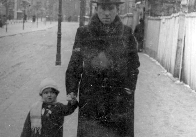 Ruth Glowinski (later Marks) with her father Ephraim.  Kalisz, Poland, December 1933