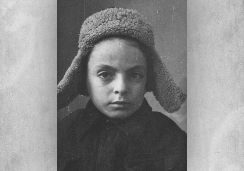 שמעון הלר בבית הילדים בזאקופנה, פולין, 1946