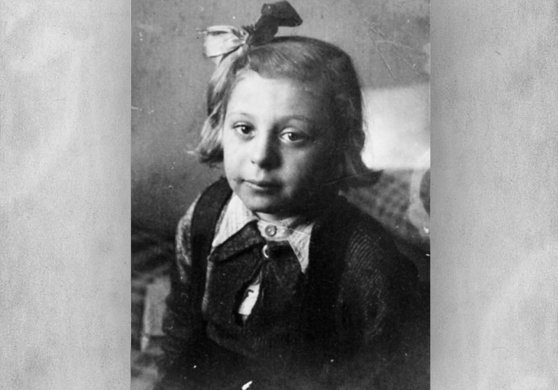 סטפניה מורגנשטרן (זהבה איכר) בבית הילדים בזאקופנה, פולין, 1946