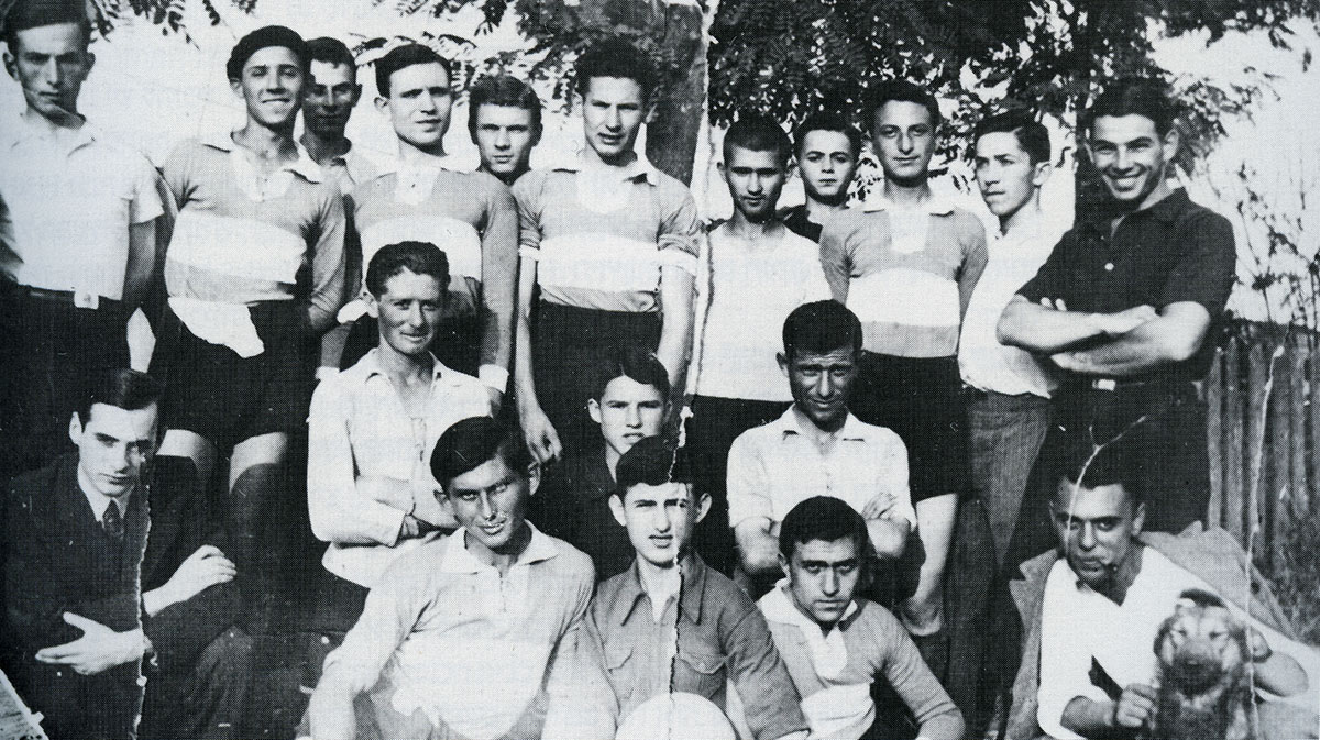 The "Maccabi Bălţi" football team during the 1930s. Among the players: Erlich, Froika Brachman, Siyuma (Kosoi), Shalom Glazer, Monya Glazer, Moshe'le Lapsker, Vlodia Vergulis, Buma Feldman"