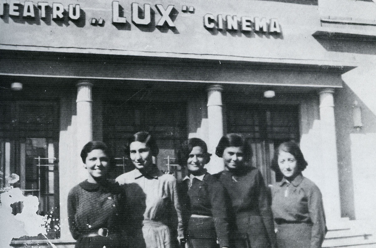 Girls from the Hebrew Gymnasium (school) next to the "Lux" cinema in Bălţi. Left to right: A. Pechter, Litvak, Adela Fux (Avrahami), Rushia Gershenson