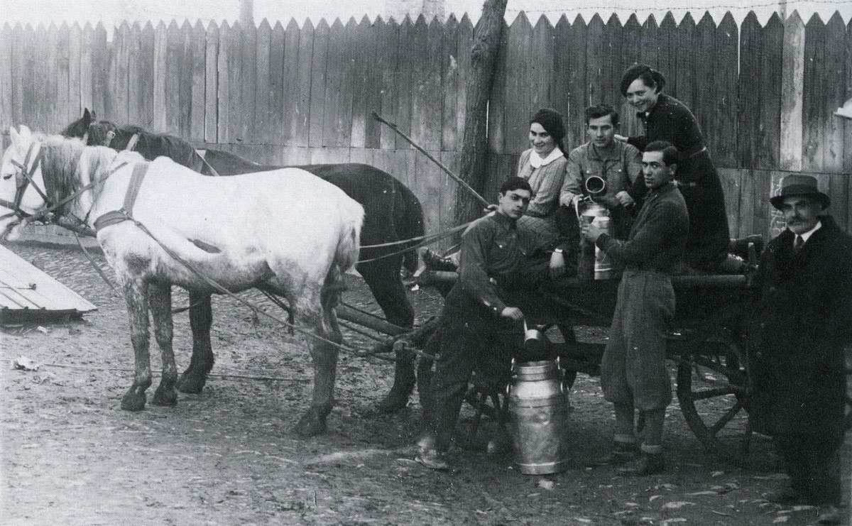 Units of the Masada pioneer training group bring milk to Bălţi 